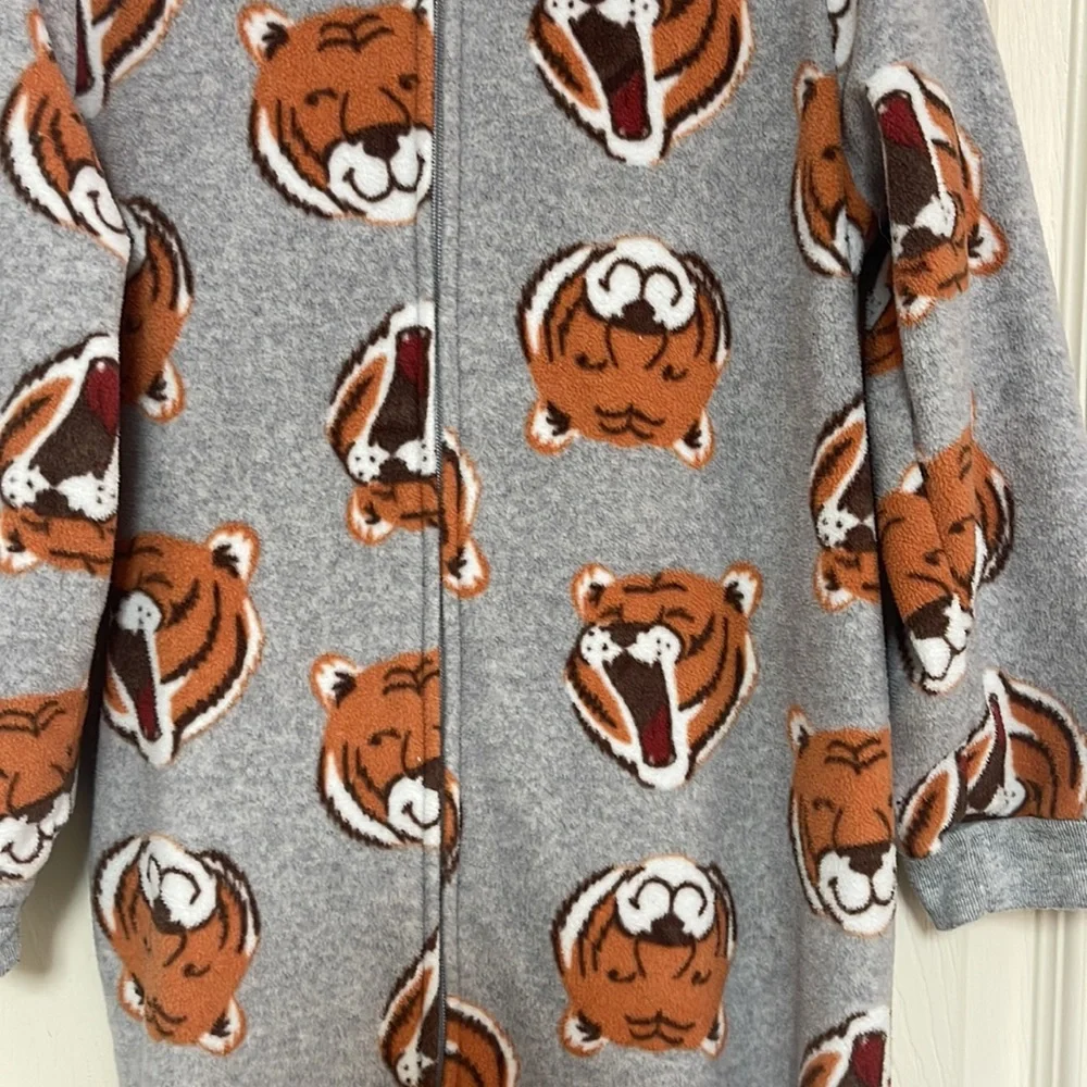 Just one you by Carter’s footed pajamas. Size 5T. Great condition!